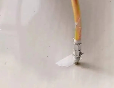 河南瓷砖空鼓维修公司专业解答在瓷砖铺贴过程中，如果使用的砂料过粗（如全部使用了粗砂），可能会导致以下问题