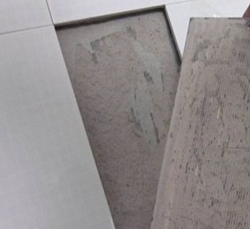 河南瓷砖空鼓维修公司分享瓷砖铺贴时如果打浆（即涂抹在瓷砖背面和基层上的砂浆或瓷砖胶）过少，会带来以下问题